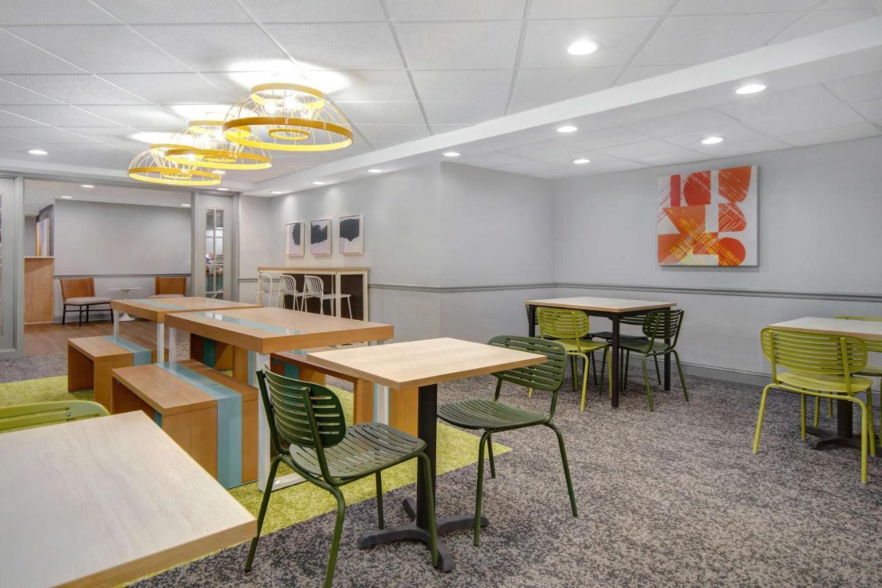 Spark By Hilton Rochester University Area Ngoại thất bức ảnh