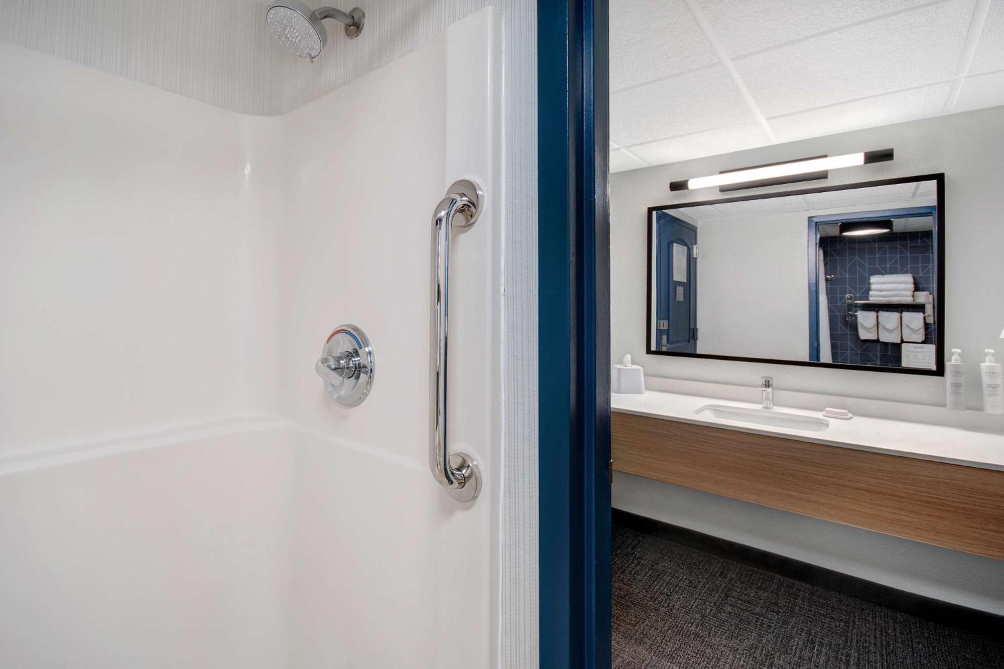 Spark By Hilton Rochester University Area Ngoại thất bức ảnh